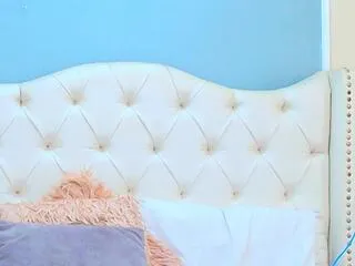 Freechat emiy_lopera on Flirt4Free