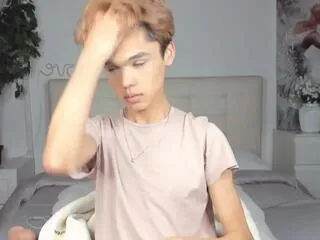 Offline felix_del_rey on Flirt4Free