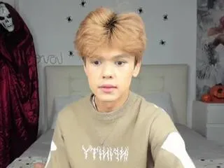 Offline felix_del_rey on Flirt4Free