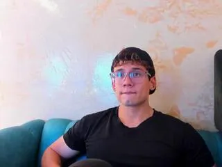 Offline matthew_fiire on Flirt4Free