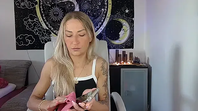 Offline -Jeany- on StripChat