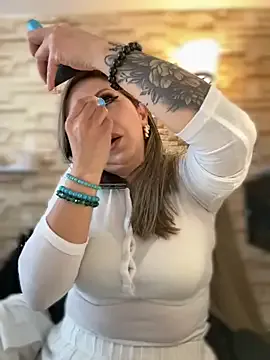 Offline _Abril-Office1 on StripChat