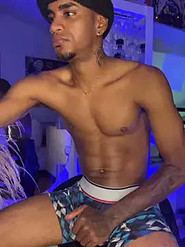 AaronCruz_ on StripChat 