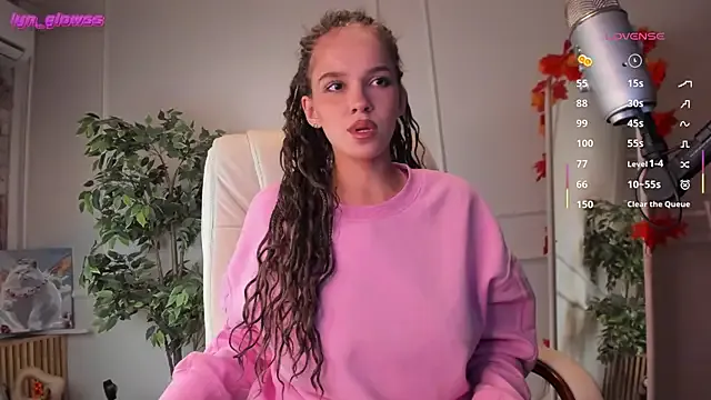 AdalynGlows on StripChat 