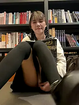 Offline Adora188 on StripChat