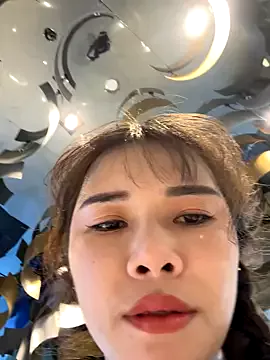 Offline Adora188 on StripChat