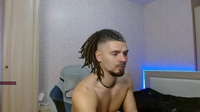 Offline Aestheticguy101 on StripChat