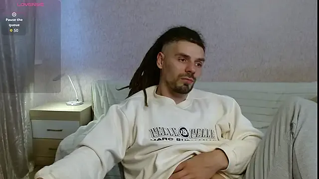 Offline Aestheticguy101 on StripChat