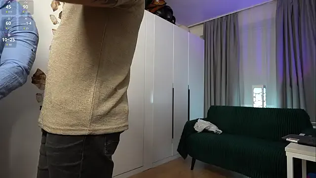 Offline Alex_xxx on StripChat