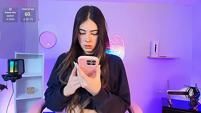 Offline Alice_Vixen on StripChat