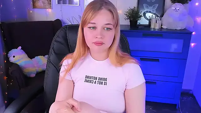 Offline AlicePopsy on StripChat