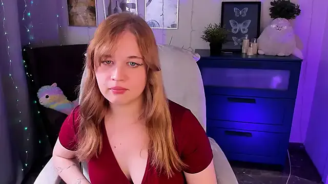 Offline AlicePopsy on StripChat