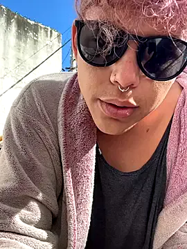 Offline alicetgirlbr on StripChat