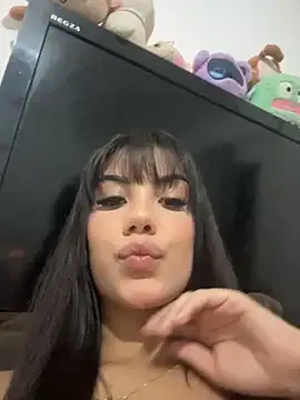 Offline aline2007 on StripChat