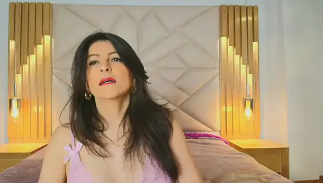 allie_pearl on StripChat