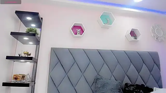 Offline Amira_Ember on StripChat