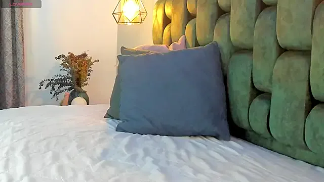 Freechat angelswets on StripChat