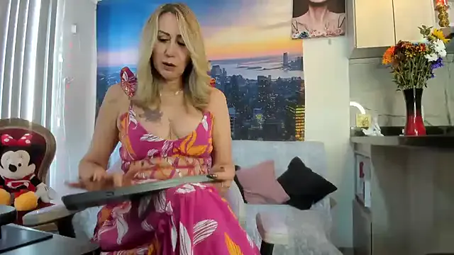 Offline ashleymilf_1 on StripChat