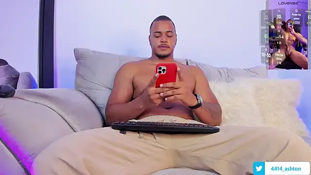 Offline AshtonnSummer on StripChat