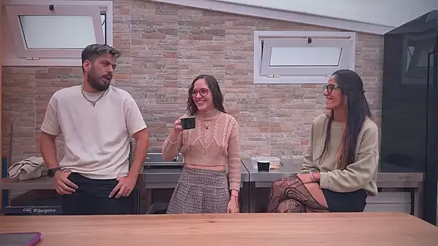 Offline barfantasy on StripChat