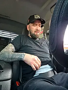 Offline Beardedtattood on StripChat