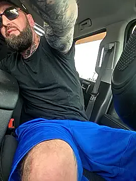Offline Beardedtattood on StripChat