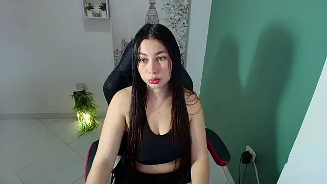 Offline bella_99_ on StripChat