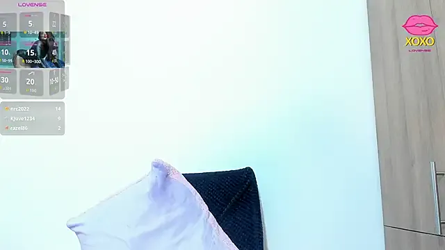 Bessie32 on StripChat