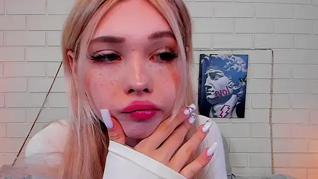 Freechat Blondy_Fina on StripChat