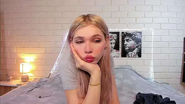 Freechat Blondy_Fina on StripChat