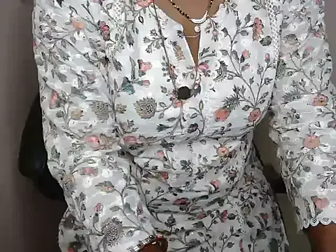 Freechat bold_naina on StripChat