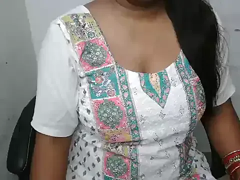 Freechat bold_naina on StripChat