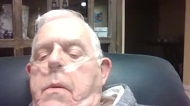 Offline bootlegmanz on StripChat