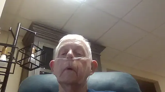 Offline bootlegmanz on StripChat