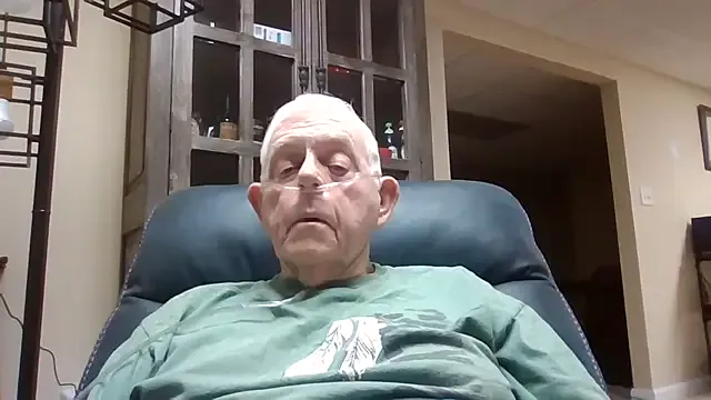 Offline bootlegmanz on StripChat