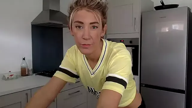 Offline Bratty-Blonde55 on StripChat