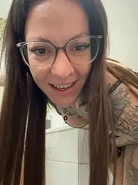 Offline BrownieyQueen on StripChat