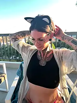 Offline BrownieyQueen on StripChat