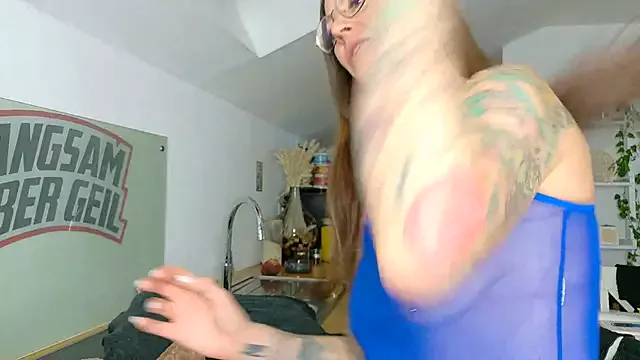 Offline BrownieyQueen on StripChat