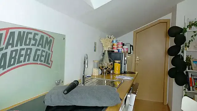 Offline BrownieyQueen on StripChat