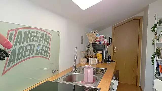 Offline BrownieyQueen on StripChat