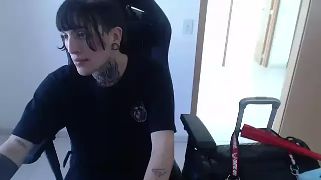 Freechat charlotbelucci_ on StripChat