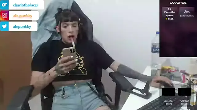 Freechat charlotbelucci_ on StripChat