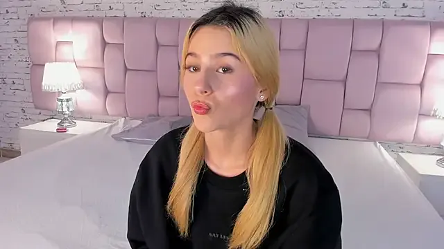 Freechat ChloeLaurentt on StripChat