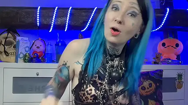 Offline coyemoo on StripChat