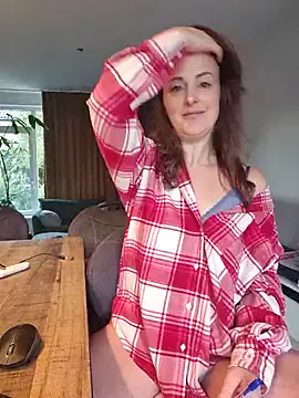 cumtomama on StripChat