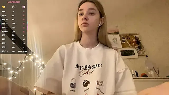 DanaCore on StripChat 