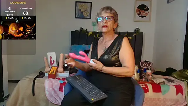 Devora_mature65 — Plug anal in ass