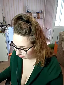 Freechat DienkaGreen on StripChat