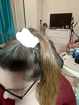 Freechat DienkaGreen on StripChat